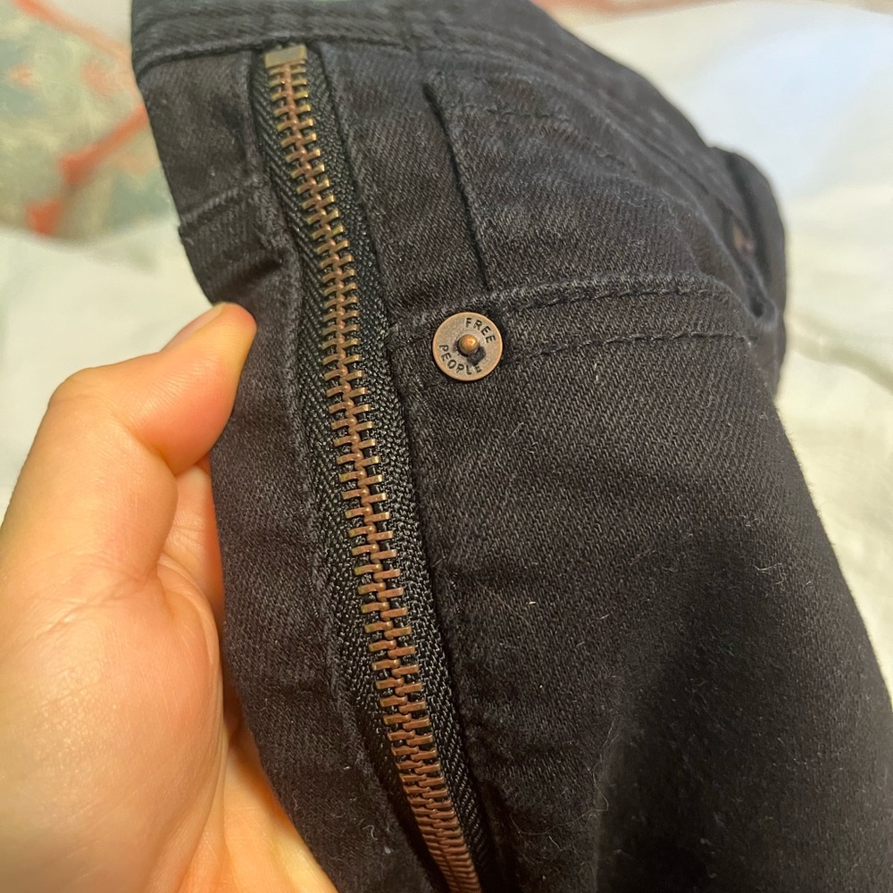 Cutest black free people jeans with zippers that open on each side!